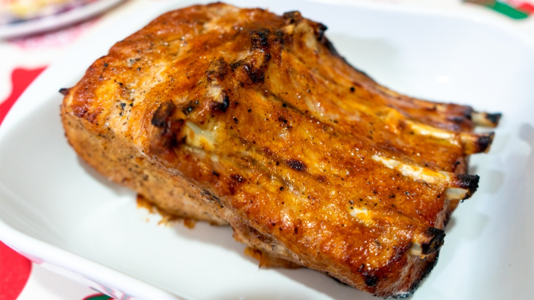 Корейка на кости в духовке в кисло-сладком соусе