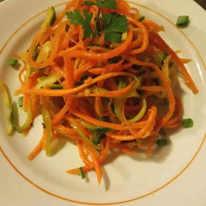Салат из моркови и огурца