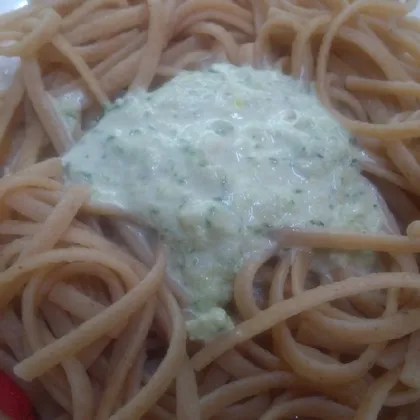 Спагетти с чесночно-огуречным соусом