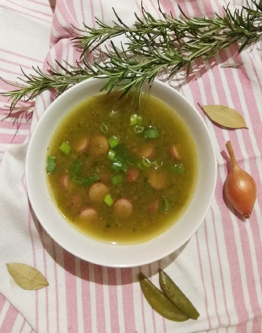 Праздничный овощной суп с сосисками