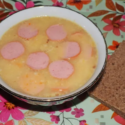 Гороховый суп с беконом и сосиской (по желанию)