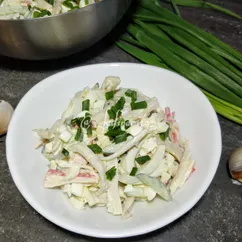 Салат с кальмарами и крабовыми палочками