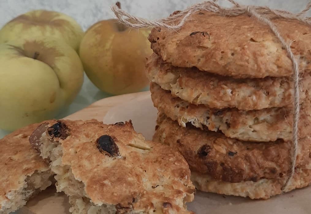 Овсяное печенье с яблоками и орехами