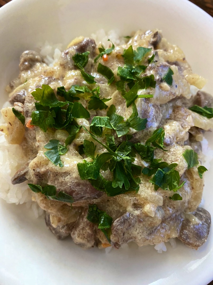 Бефстроганов из куриных сердечек♥️