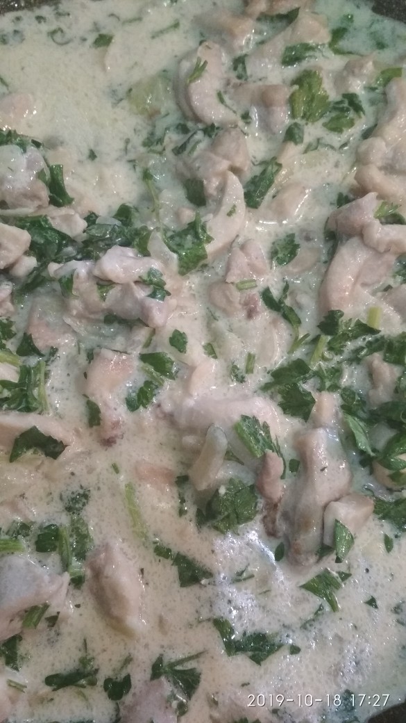 Восхитительная курочка в сметанном соусе