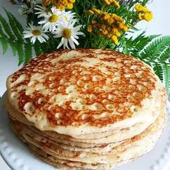 Пышные дрожжевые блины на молоке с манной крупой