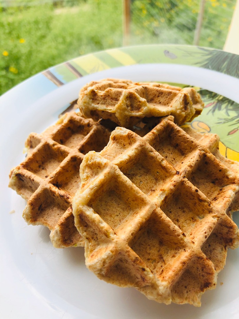 Вафли с кабачком и курицей на цельнозерновой муке