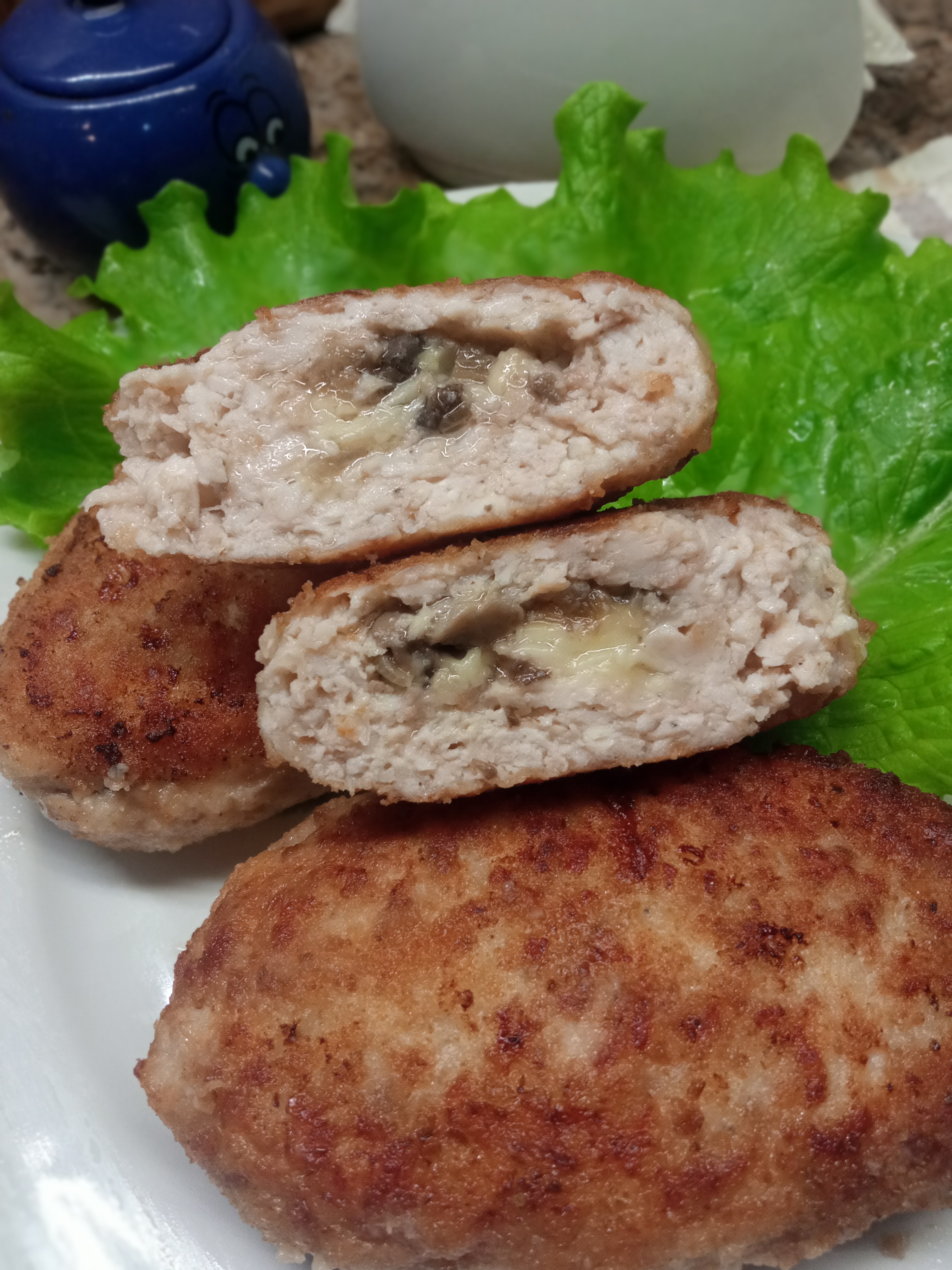 Зразы из куриного фарша с грибами и сыром