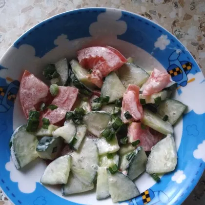 Салат с помидорами и огурцами