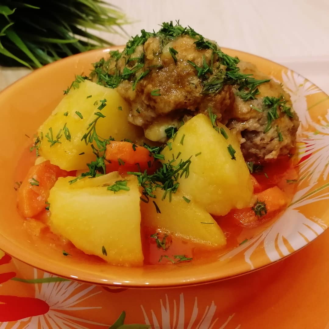 Мясные биточки с сыром и подливой на сковороде рецепт с фото пошагово - luchistii-sudak.ru
