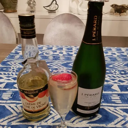 Микс из шампанского и персикового ликёра по - французски #чемпионатмира#франция
