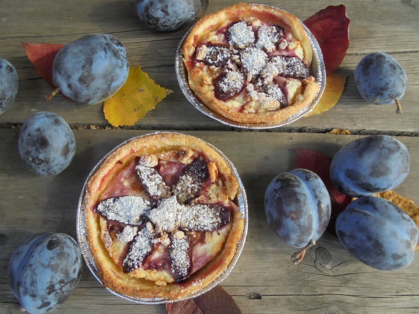 Тарталетки со сливами