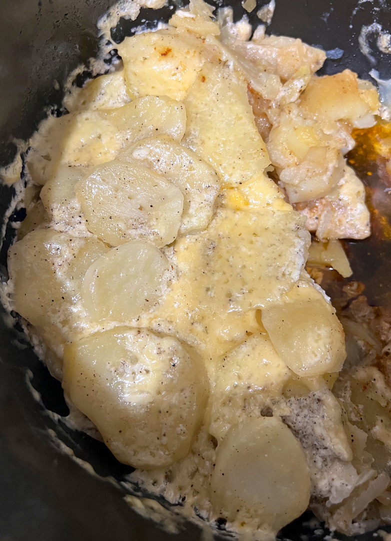 Курица с картошкой в сметане в мультиварке - рецепт с фото