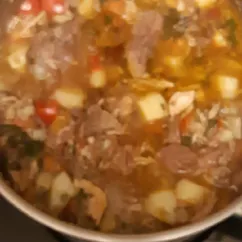 Густой суп с говядиной, баклажаном и овощами