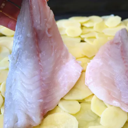Рыба с картофелем в духовке // Рецепт дорадо в духовке