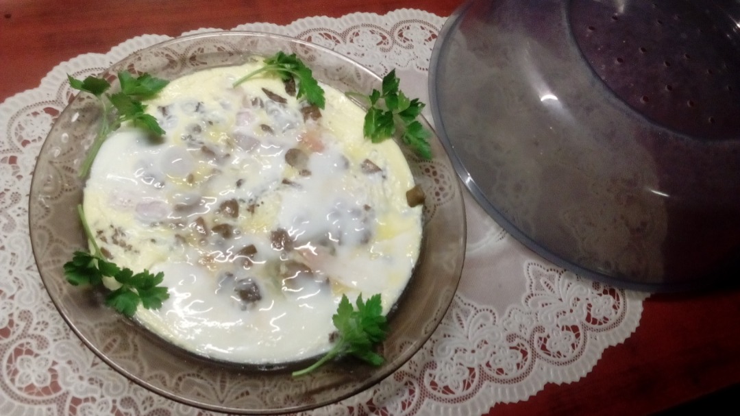 Яичница с грудинкой и грибами