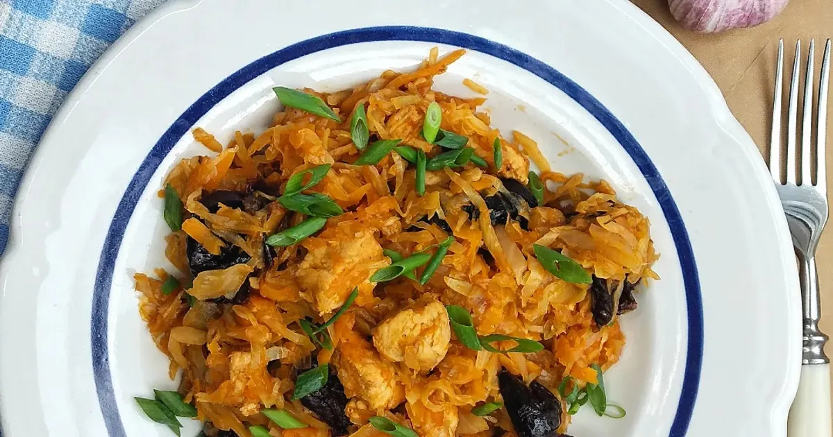Бигус - тушеная капуста с мясом. Сытно, бюджетно, вкусно
