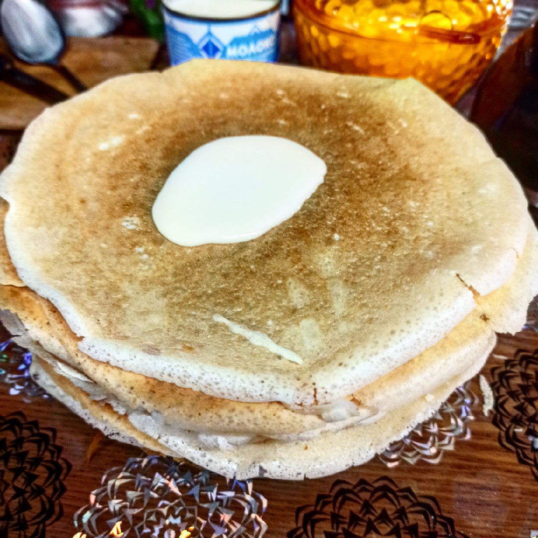 блины на дрожжах и воде с яйцами толстые пошаговый рецепт с фото пошагово | Дзен