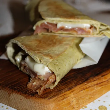 Лепешка с прошутто и с бри/камамбером