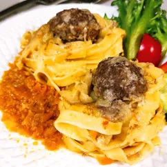 Гнëзда из пасты Фетучини с фаршем на овощной подушке 🍝