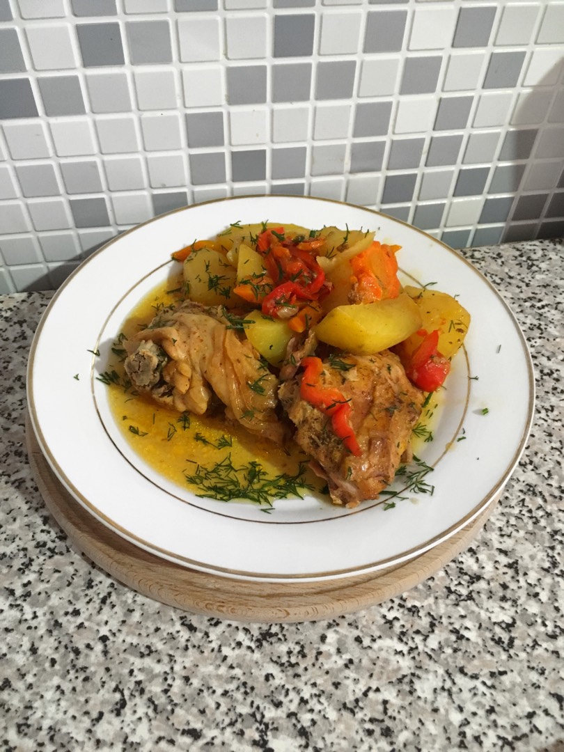 Запечённые куриные бёдра с овощами и картофелем #кулинарныймарафон