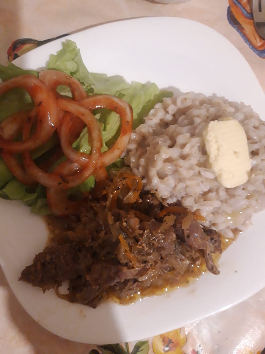 Куриные сердечки с перловкой и маринованным лучком!