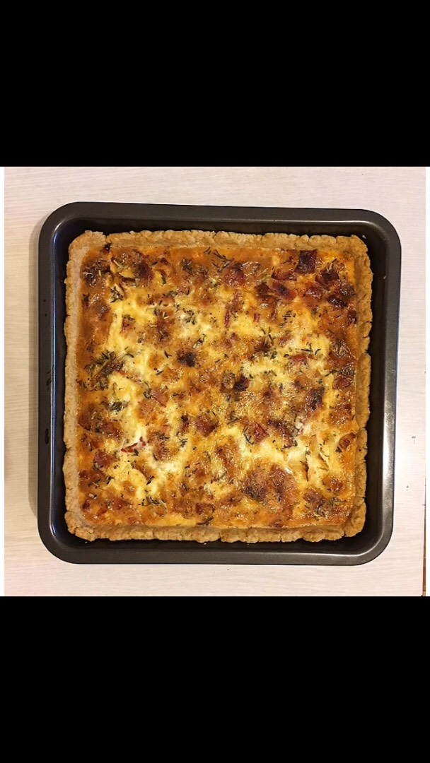 Киш Лорен с беконом и помидорками