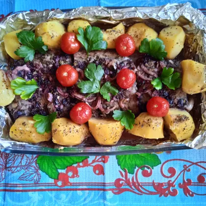 Свиные рёбрышки в маринаде из чёрной смородины