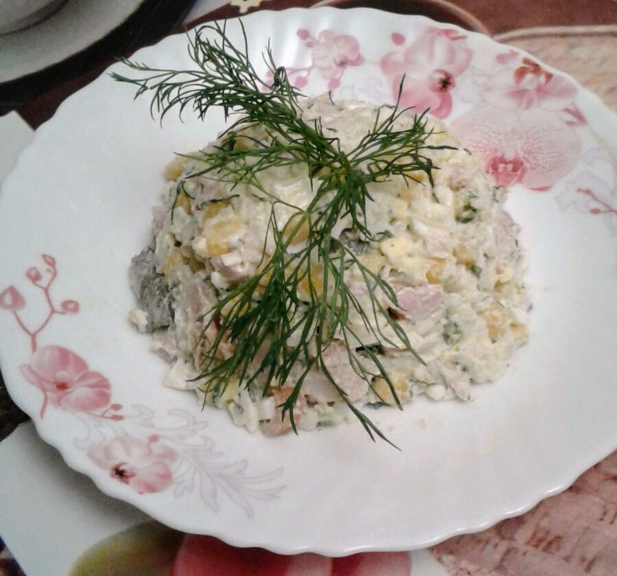 Салат с копченой курицей