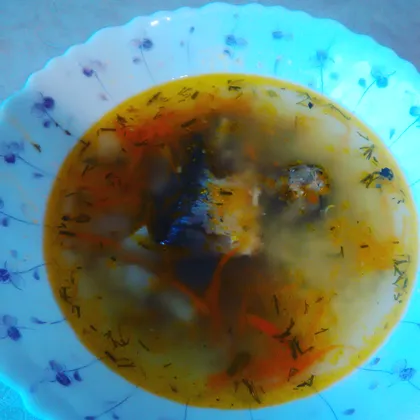 Простой суп с рыбной консервой