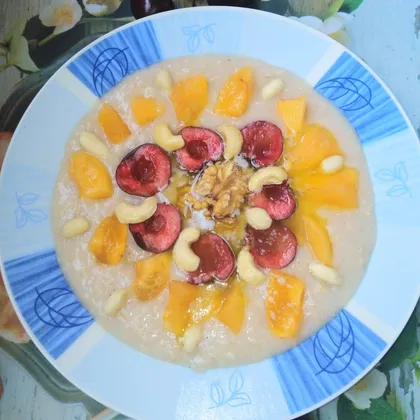 ПП Летний завтрак : овсяная каша на воде с фруктами и орехами