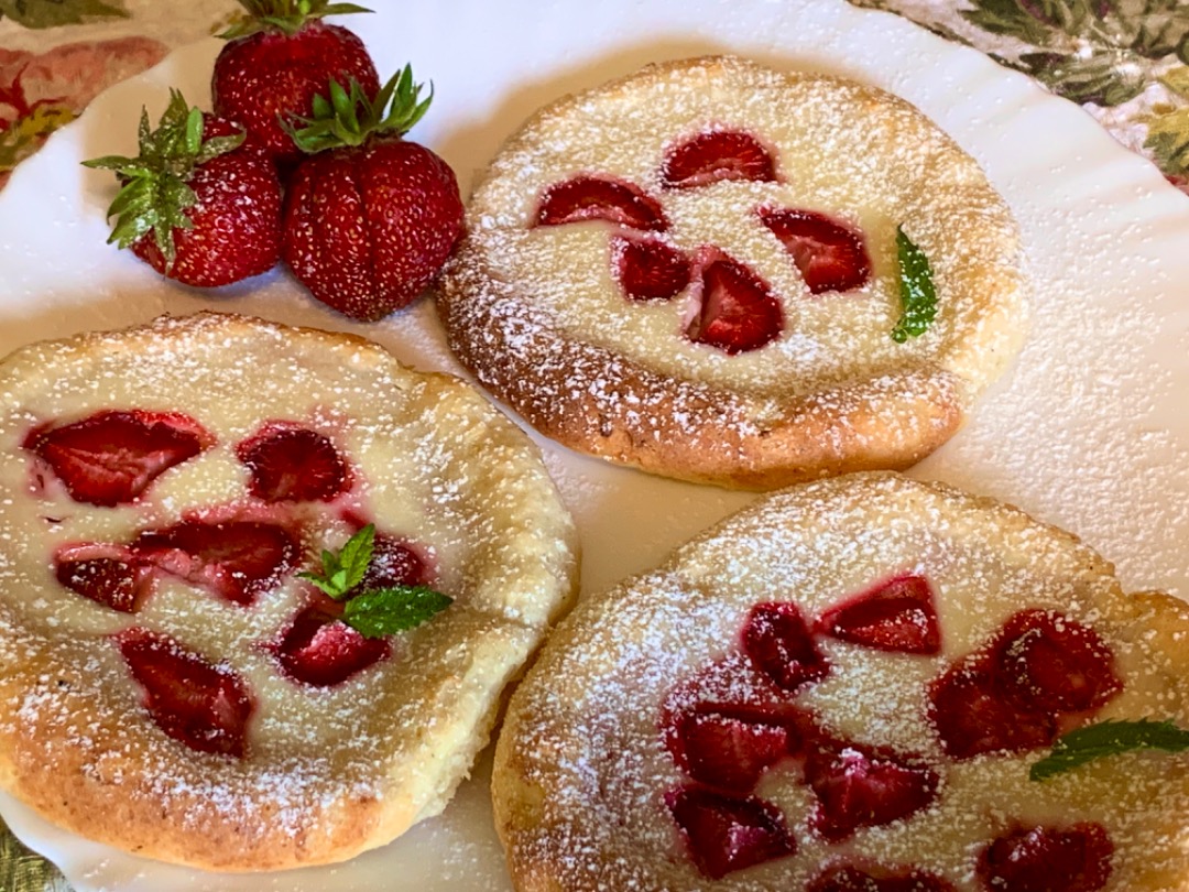 Ватрушки с нежным кремом и фруктами🍓🍓🍓Готовятся быстро, без заморочек и дрожжей