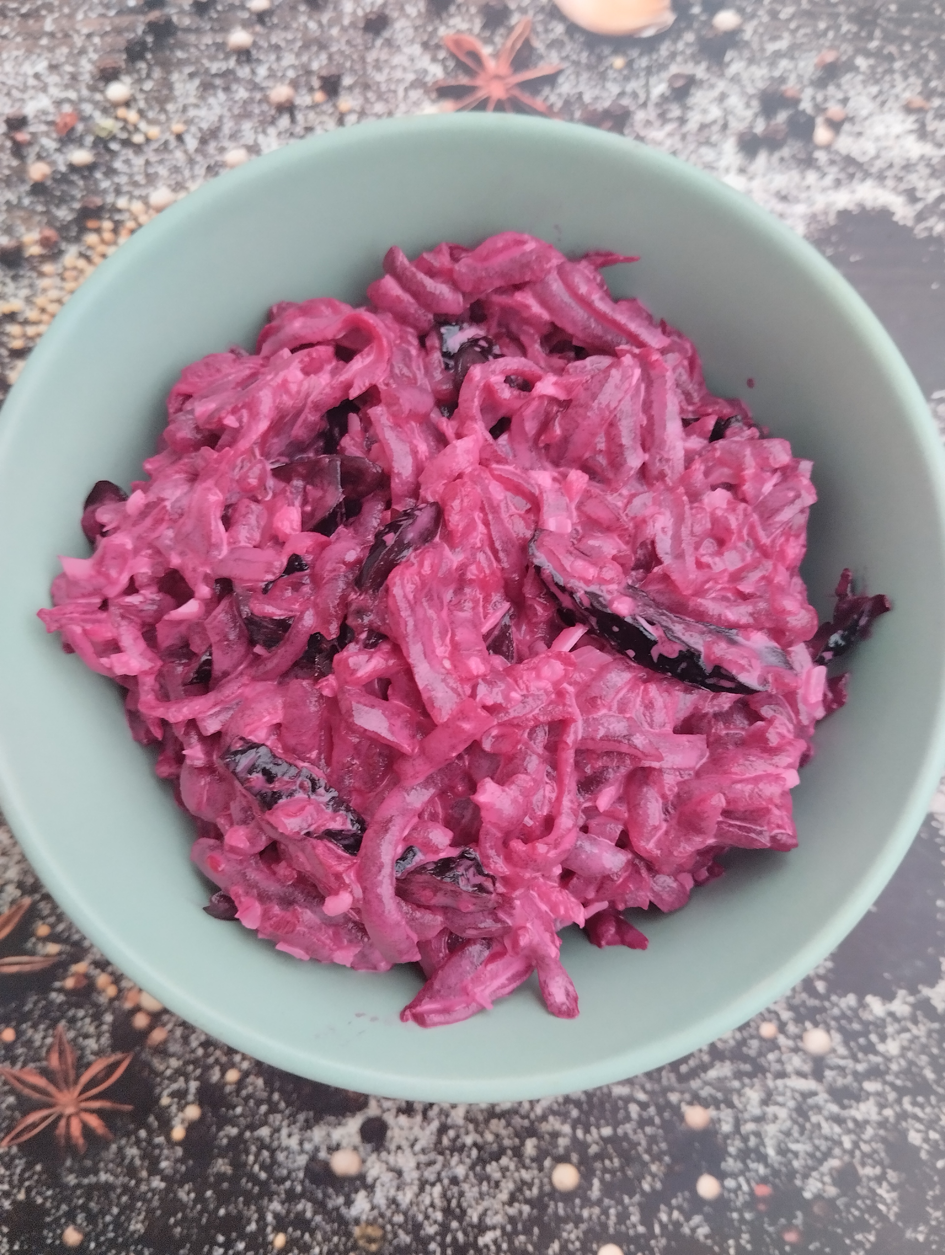 Салат из свёклы с черносливом и пармезаном