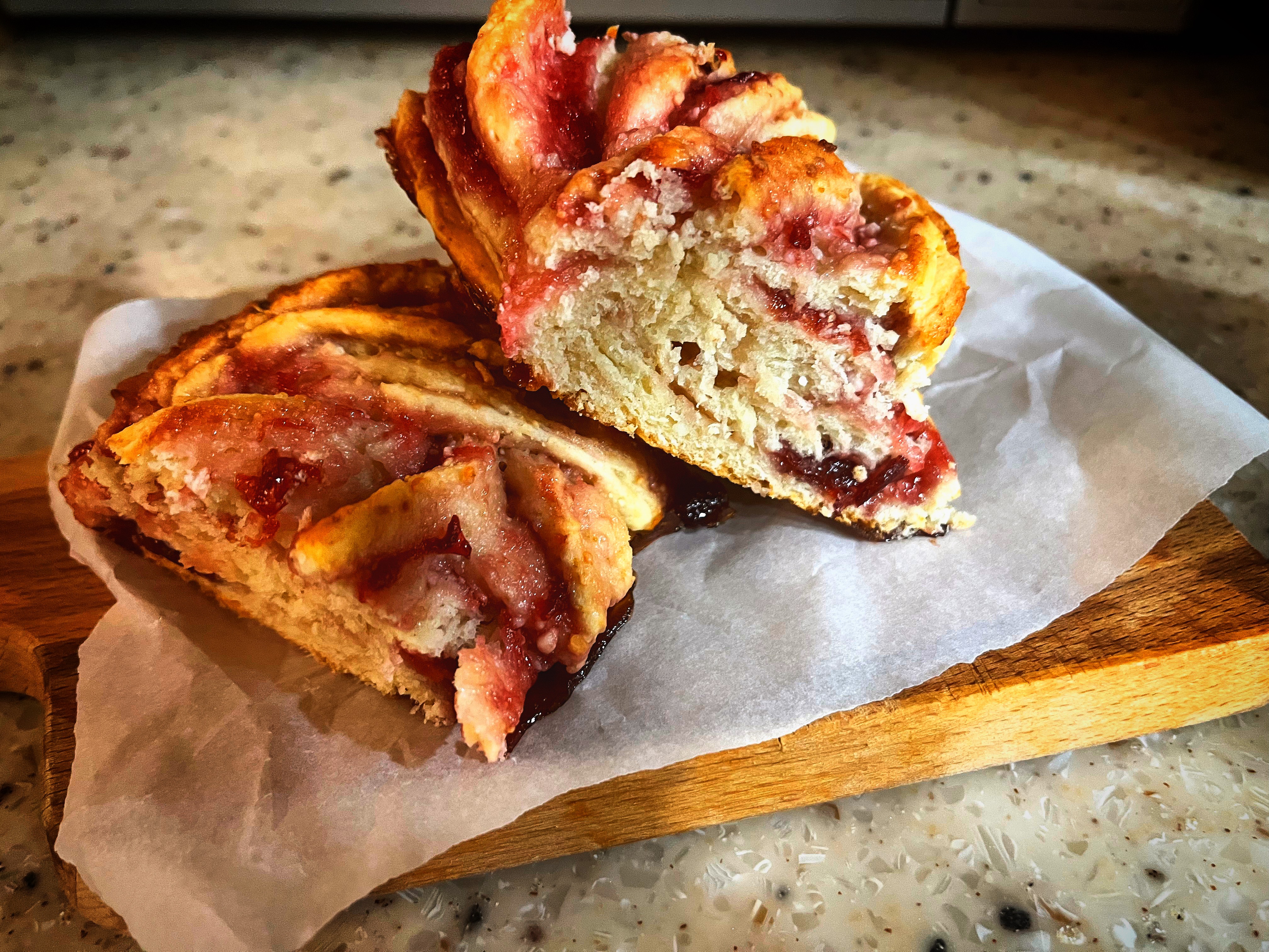 Творожный рулет с вареньем