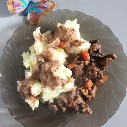 Тушеная говядина с черносливом и орешками с картофельным пюре от @borodina_nastusha