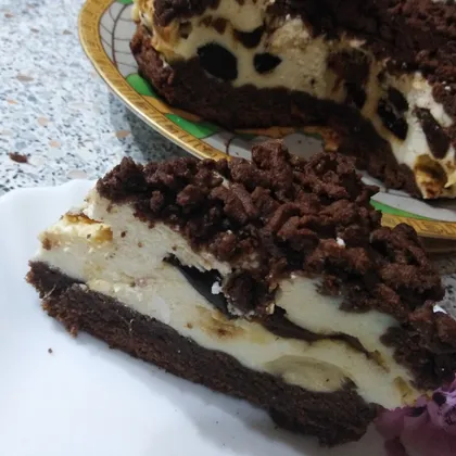 Творожный пирог с черносливом и финиками