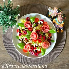 Салат с черешней и хамоном