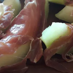 Дыня с ветчиной (Melone e Prosciutto)