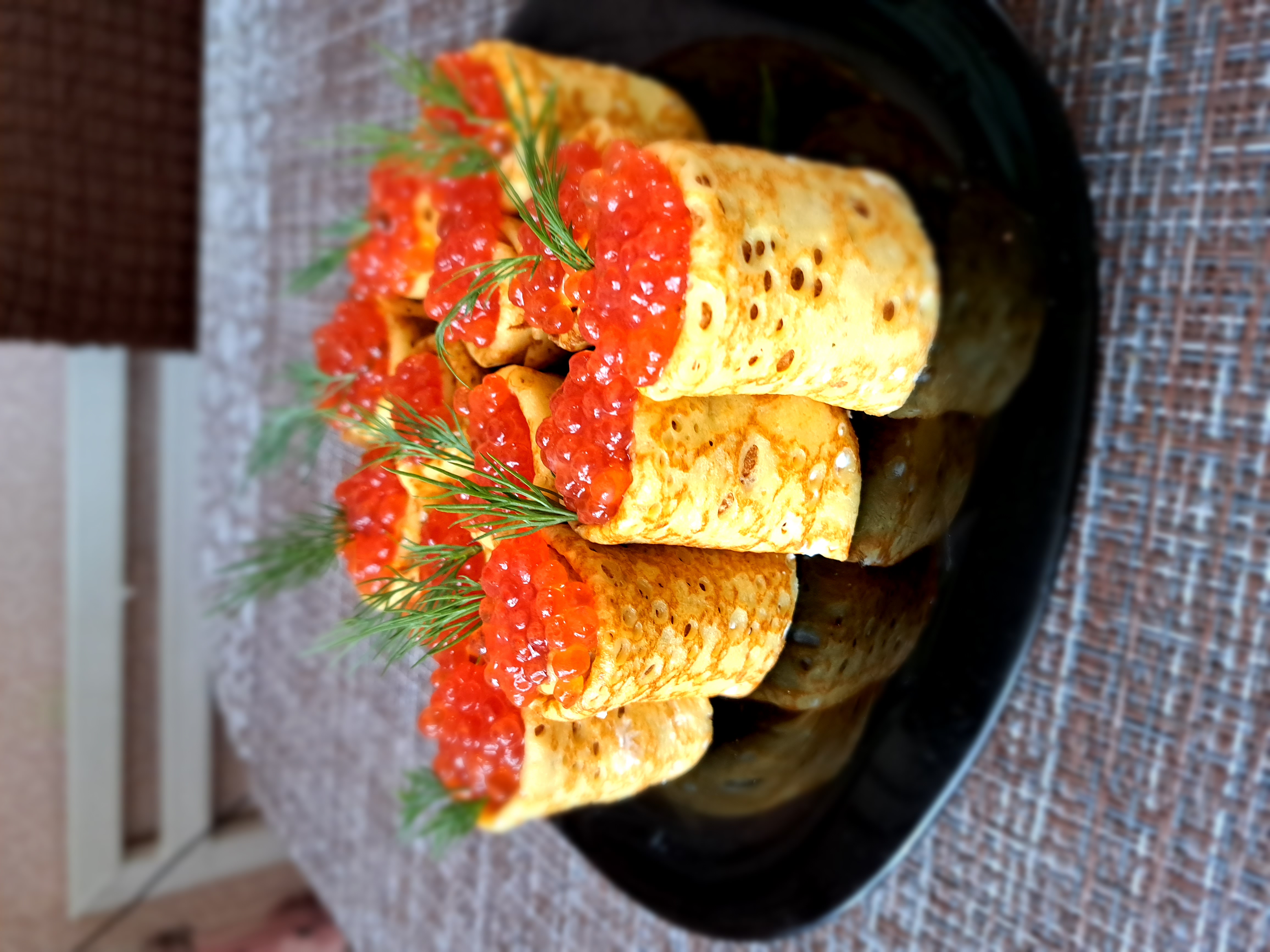 "Пенечки" из блинов с икрой