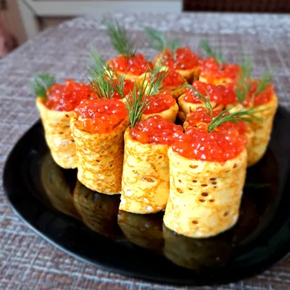 "Пенечки" из блинов с икрой