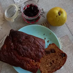 Кекс с варенкой и изюмом