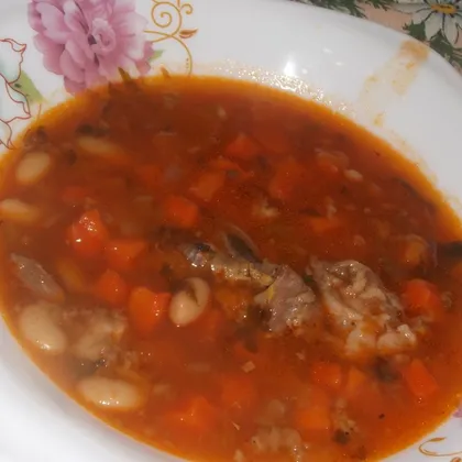 Тыквенно-томатный суп с фасолью и сельдереем