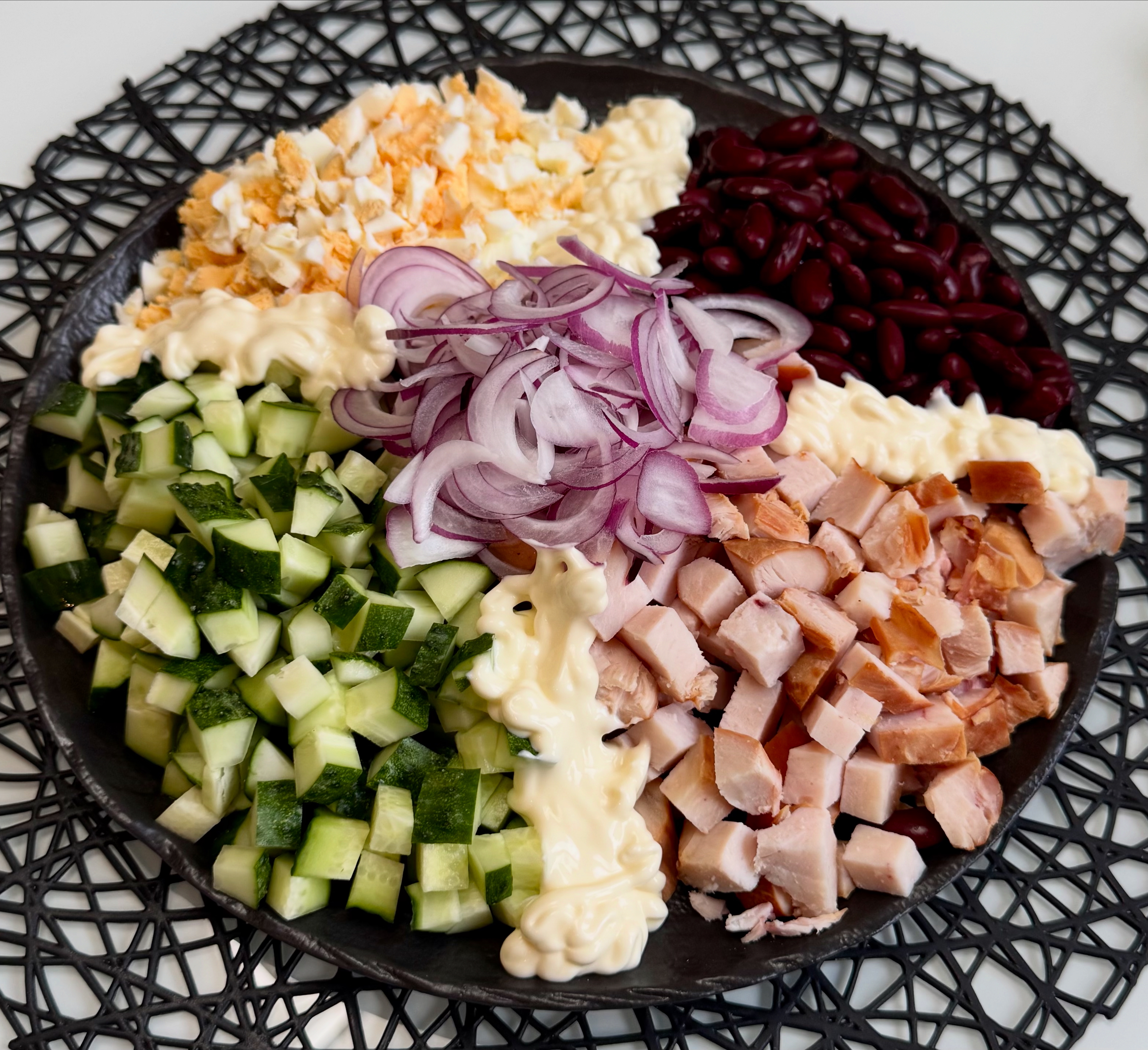 Салат с копченой грудкой