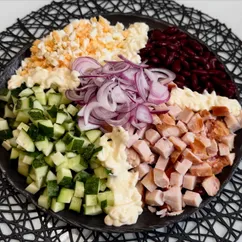 Салат с копченой грудкой