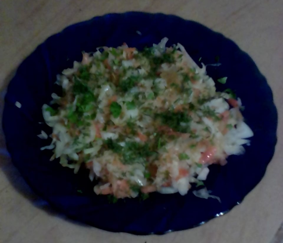 Салат из квашеной капусты с луком