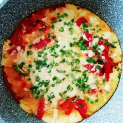 Яичница "весенняя" 🍳🍅🧀🥬🤤