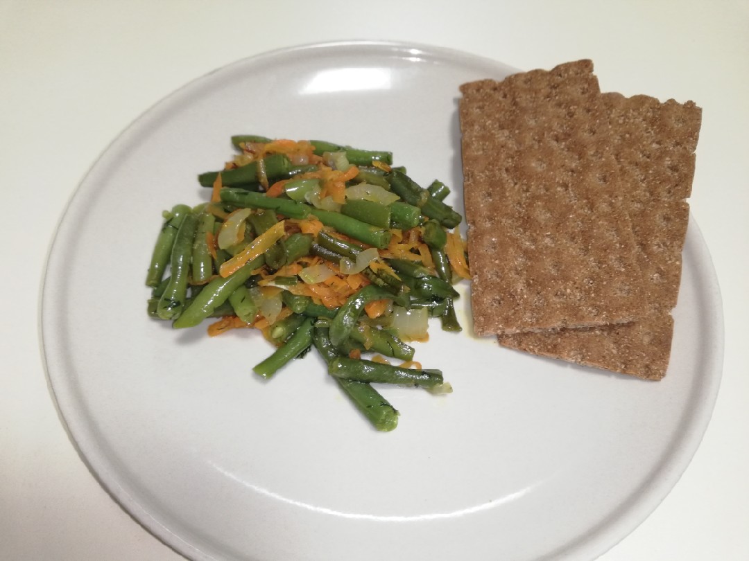 Фасоль стручковая с овощами
