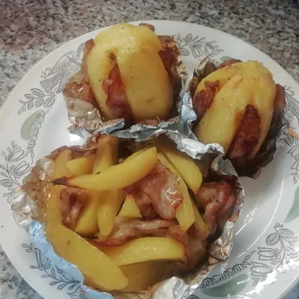 Картофель с беконом в духовке