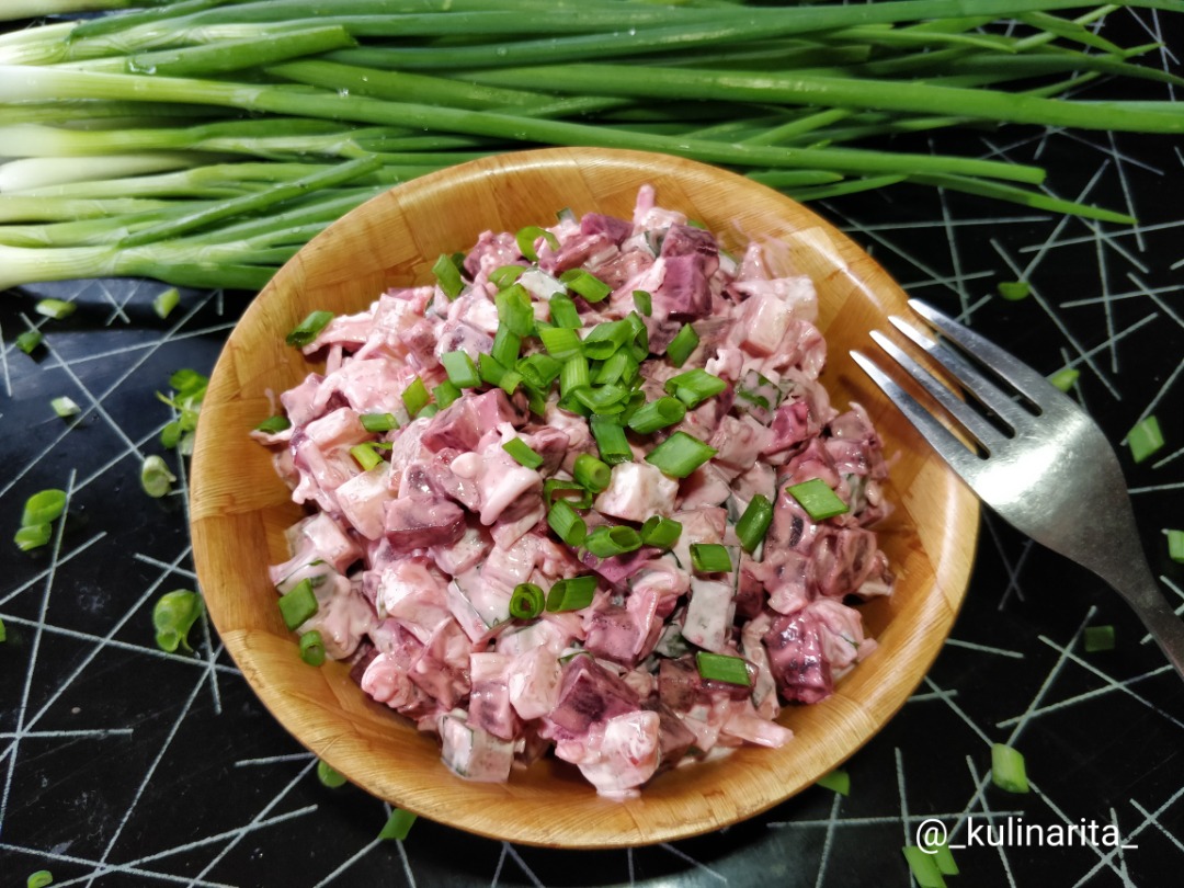 Салат со свеклой, огурцом и сыром