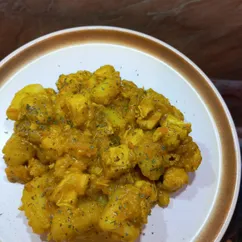 Тушеный картофель с овощами и курицей